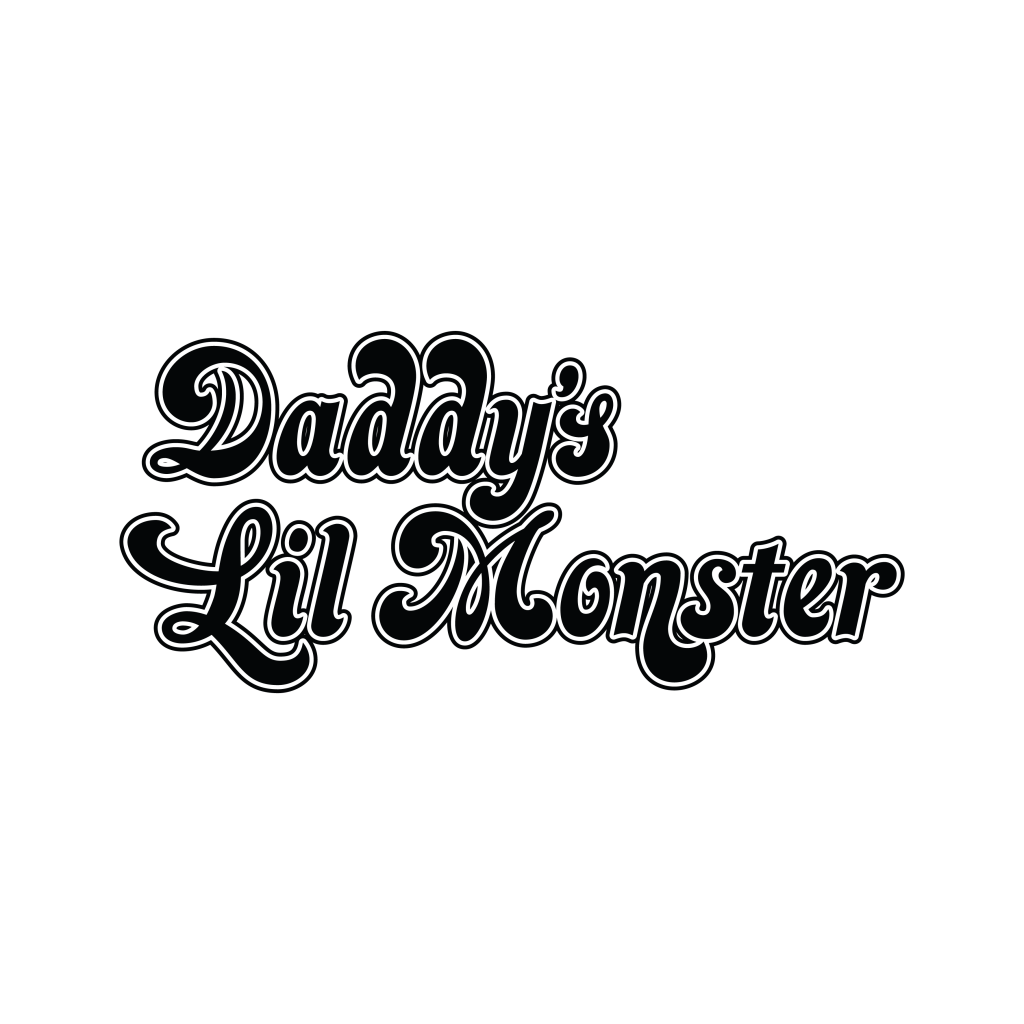 Daddys little. Футболка Харли Квинн Daddy Lil Monster. Надпись на футболке Харли Квинн. Надпись на футболке Харли Квин. Надпись на футболке Хали Квин.