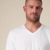 T-shirt col V blanc personnalisable, vue de face