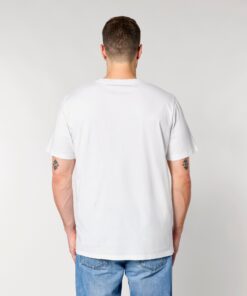 T-shirt homme col rond blanc en coton bio, porté — personnalisable chez Teeshirt-minute