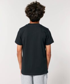 T-shirt enfant noir en coton bio, porté — personnalisable chez Teeshirt-minute